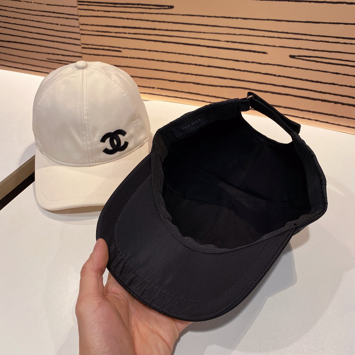 M1R86C102 Fashion hats