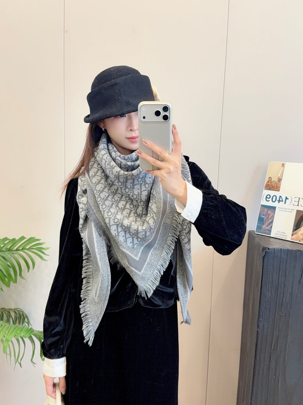 W1R86D101 Fashion Triangular shawl