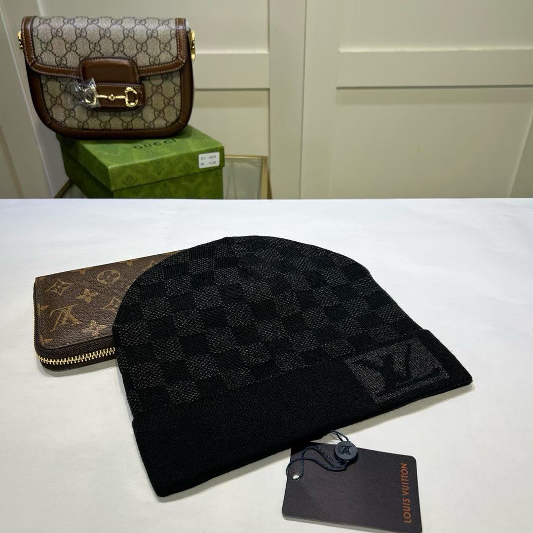 M1R86E51 Fashion hats