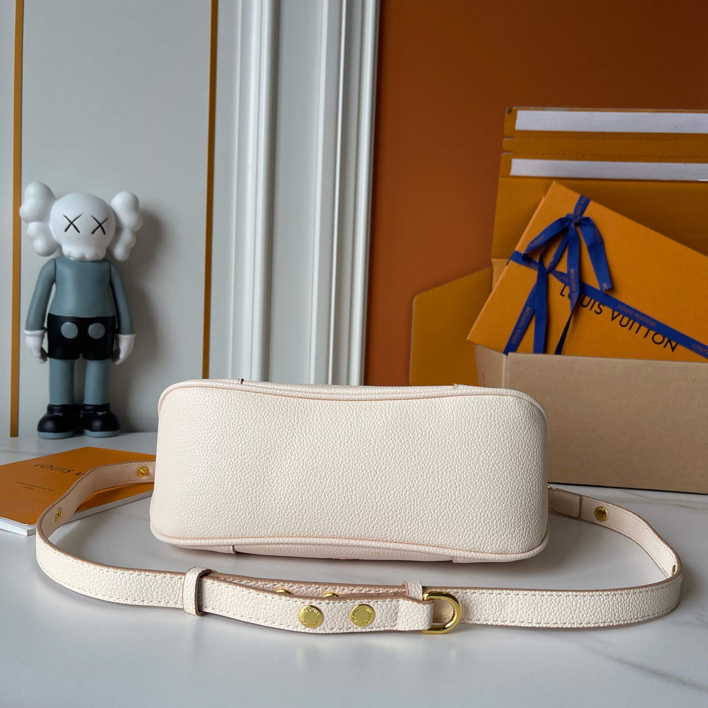 B1R76E04 Fashion bag