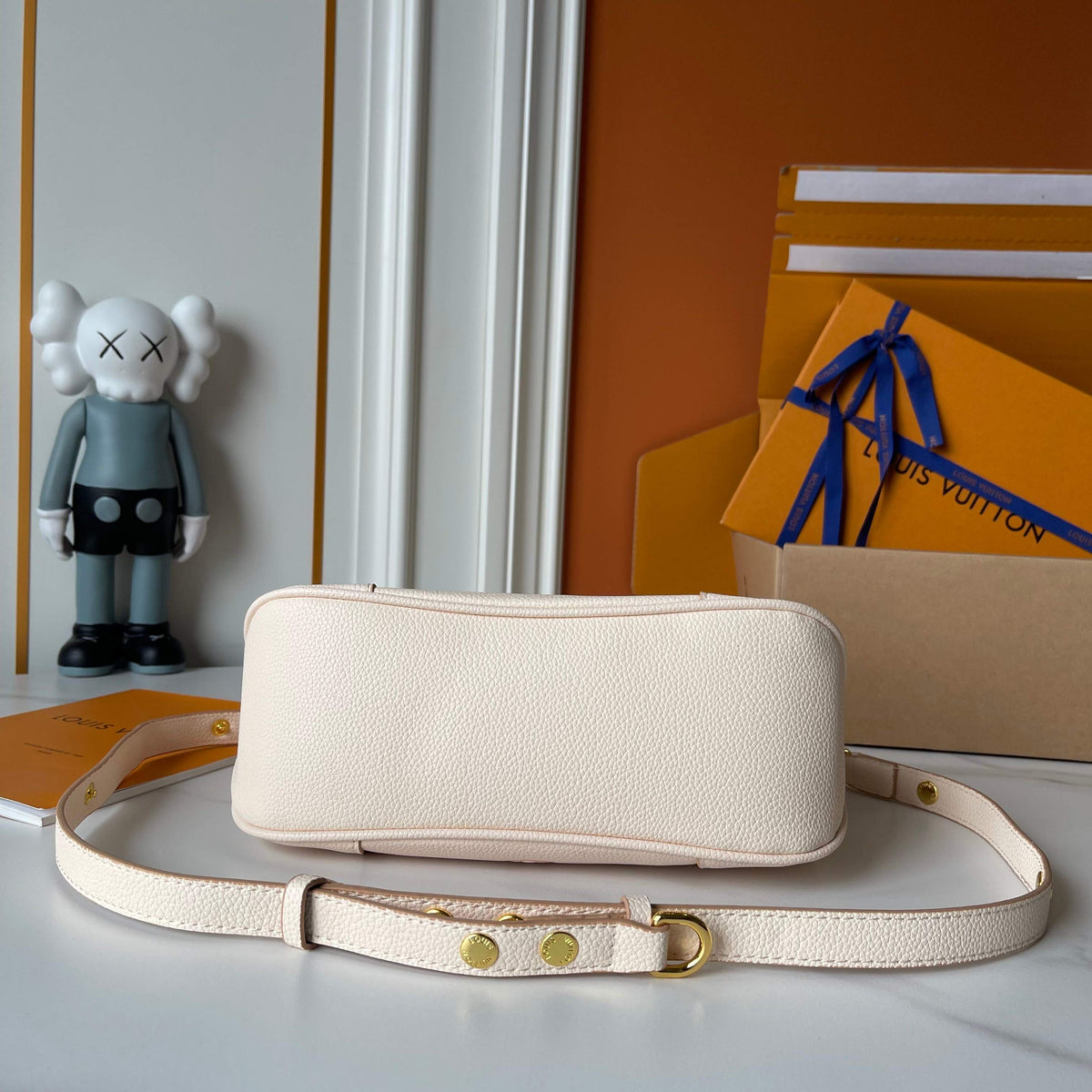 B1R76E04 Fashion bag