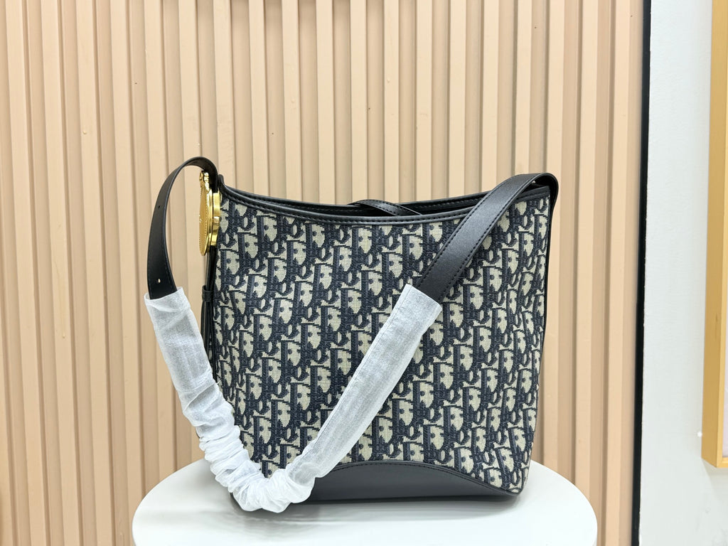 B1R76D46 Fashion bag