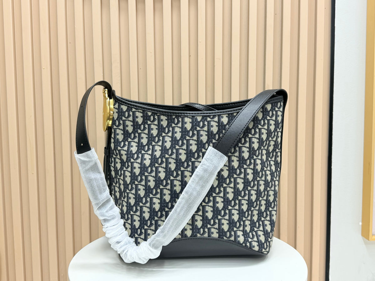 B1R76D46 Fashion bag