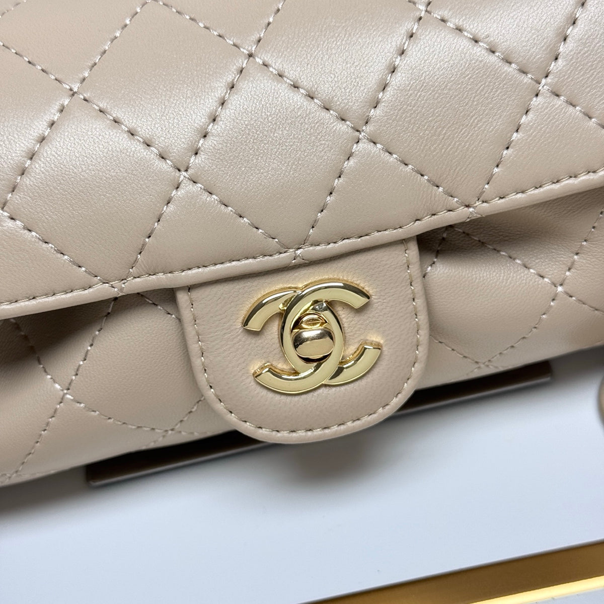 B1N96C28 Popular leather bag