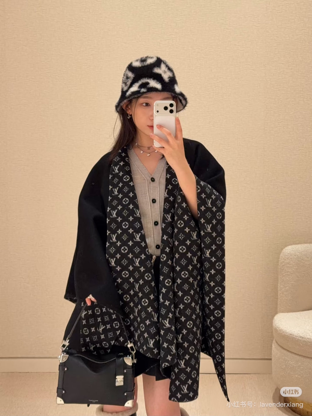 W1R106E27 Fashion cape