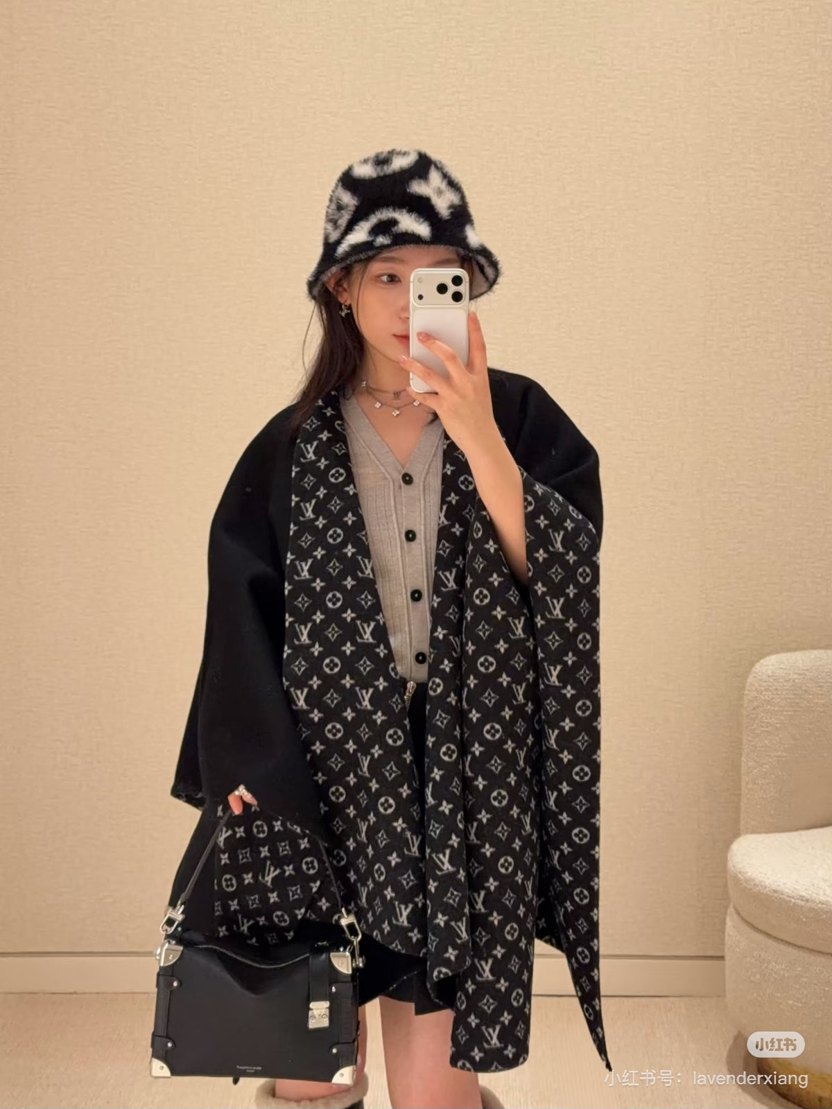 W1R106E27 Fashion cape