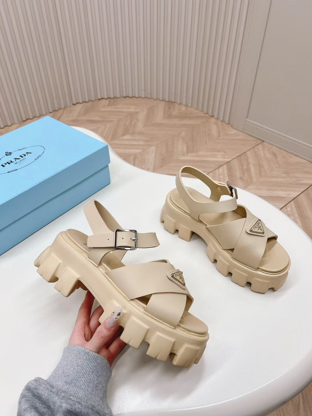 ZPX76P4 Popular sandals
