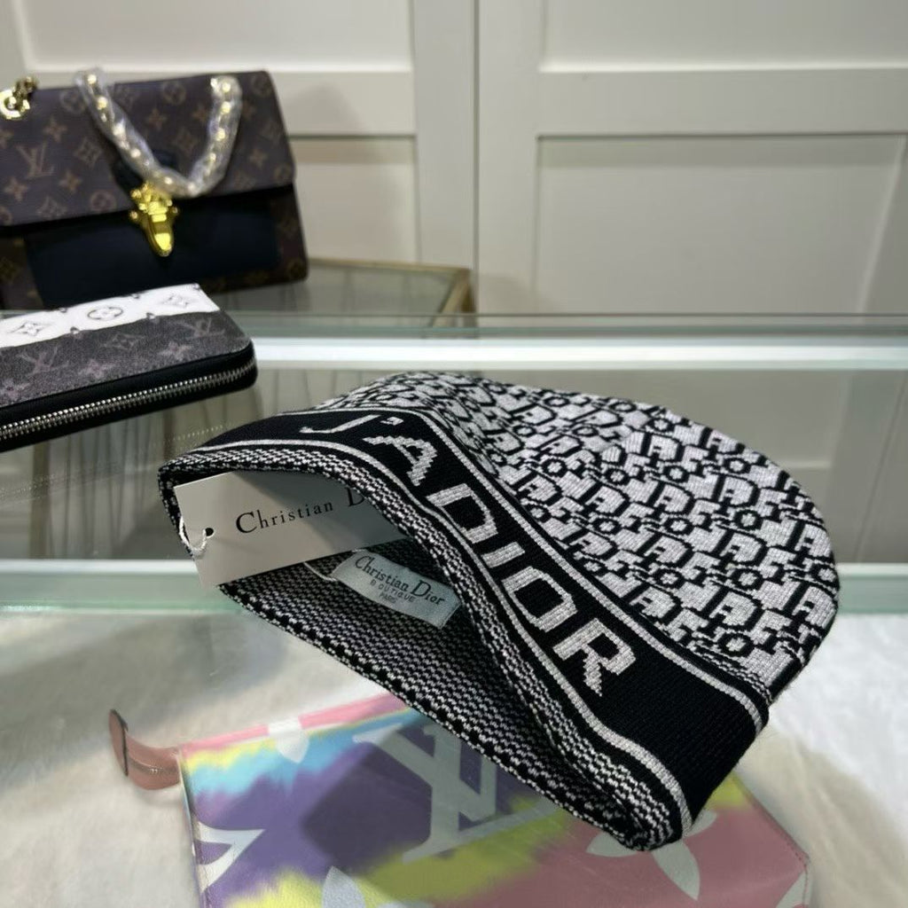 M1R86D33 Fashion hats