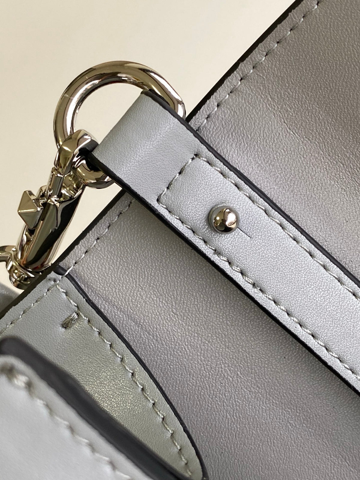 B1N96VL18 Popular leather bag