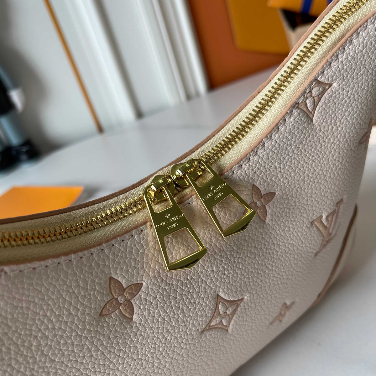 B1R76E04 Fashion bag