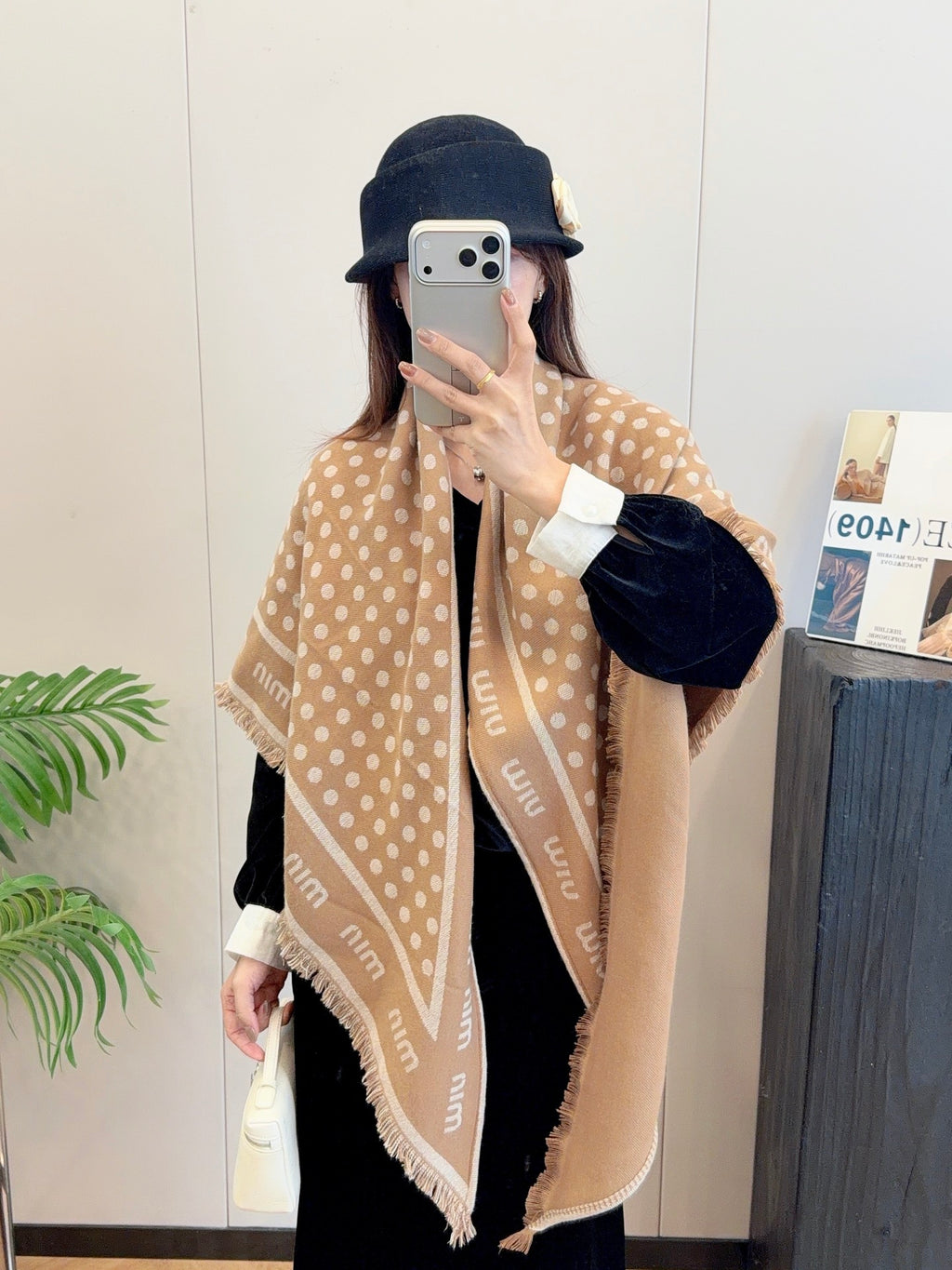 W1R86A100 Popular Triangular shawl