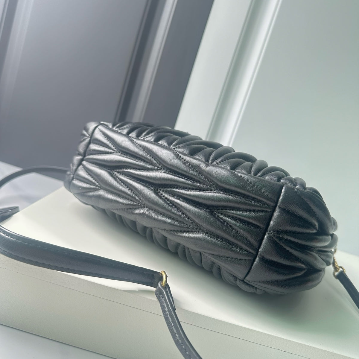 B1P46A121 Popular leather bag（29x24x10cm）