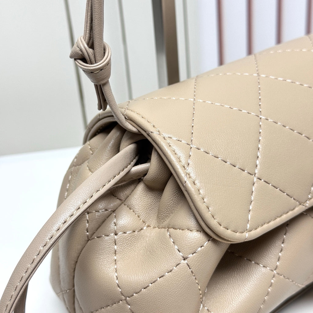 B1N96C28 Popular leather bag