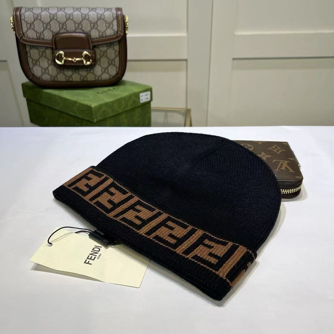 M1R86F44 Fashion hats