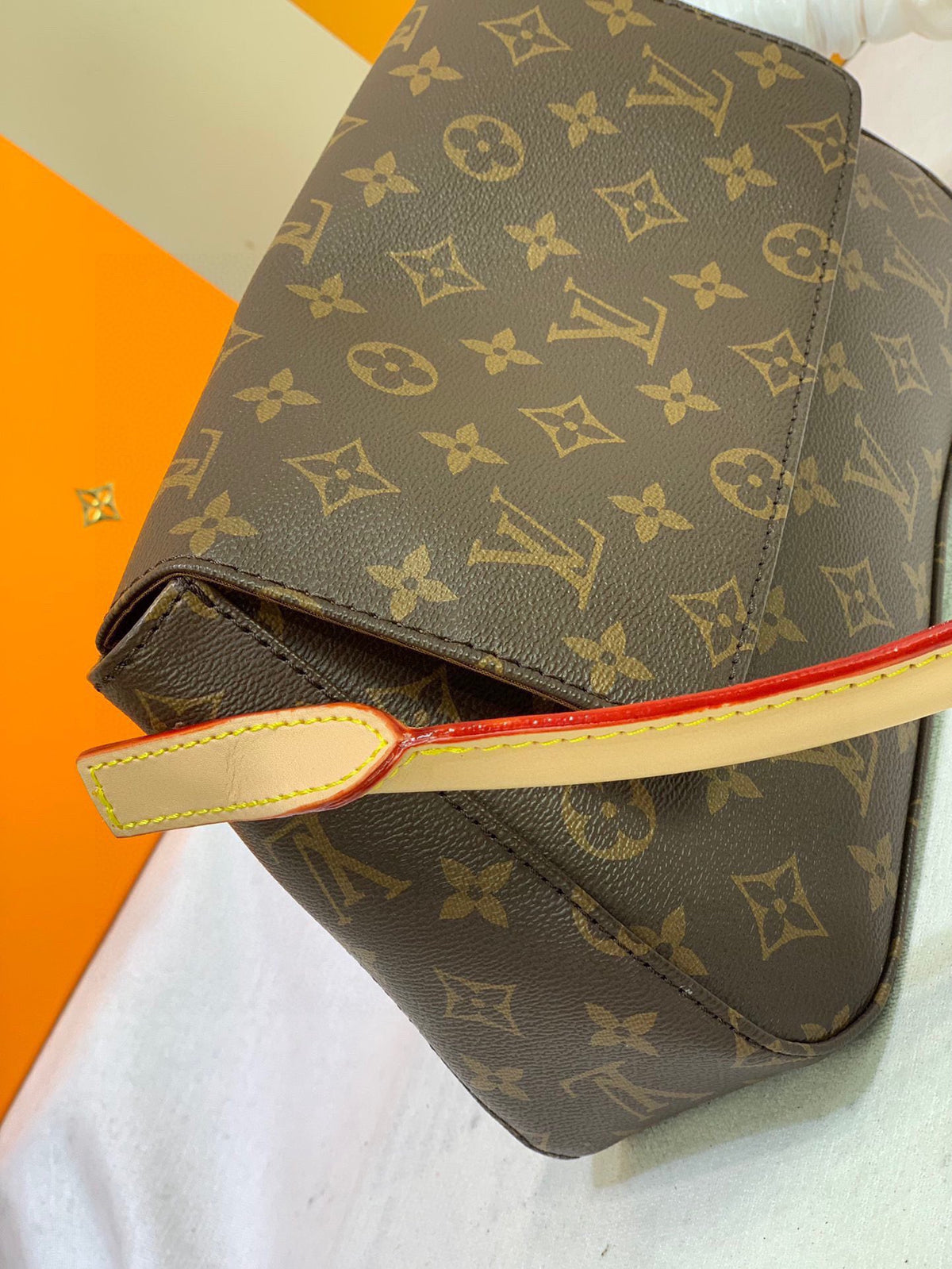 B1X66E12 Fashion high-quality leather bag