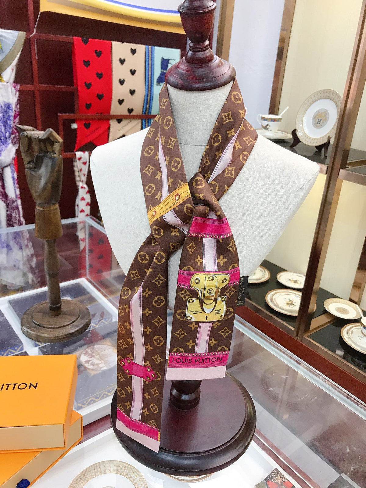 W1N86E8 Fashion Silk Scarve