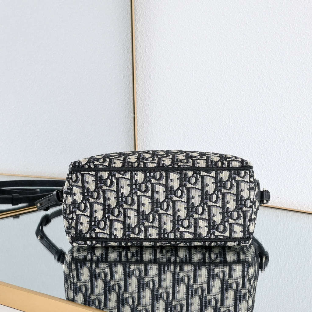 B1R76D44 Fashion bag