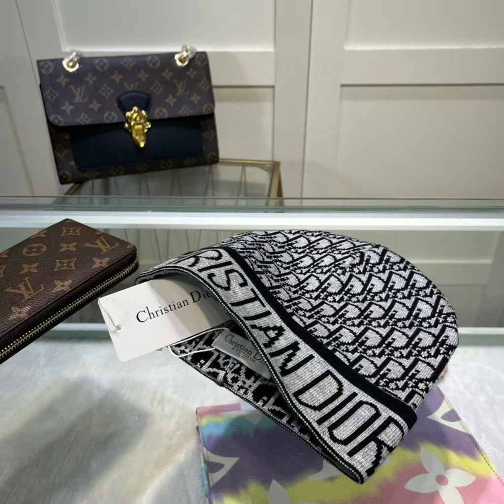 M1R86D83 Fashion hats