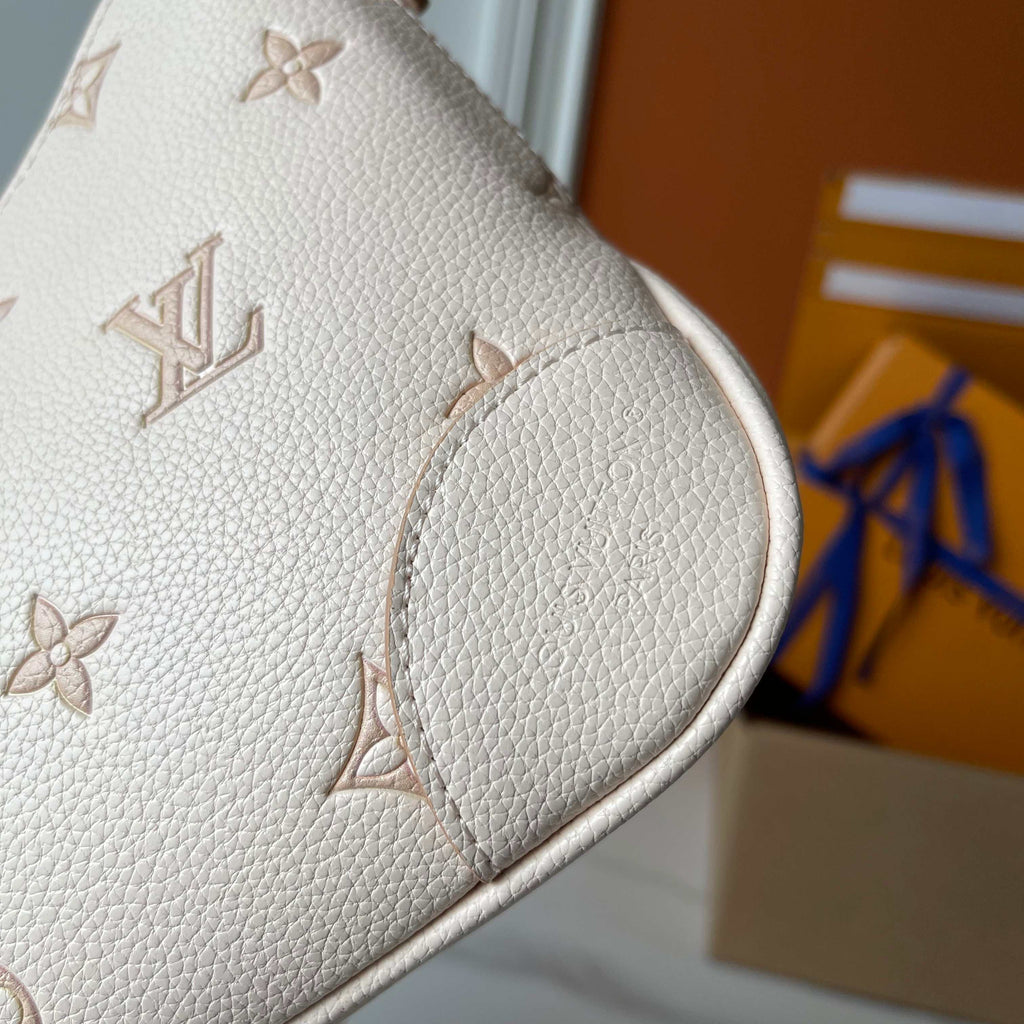 B1R76E04 Fashion bag