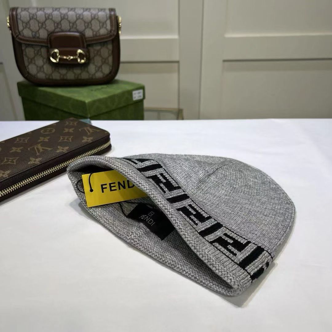 M1R86F44 Fashion hats