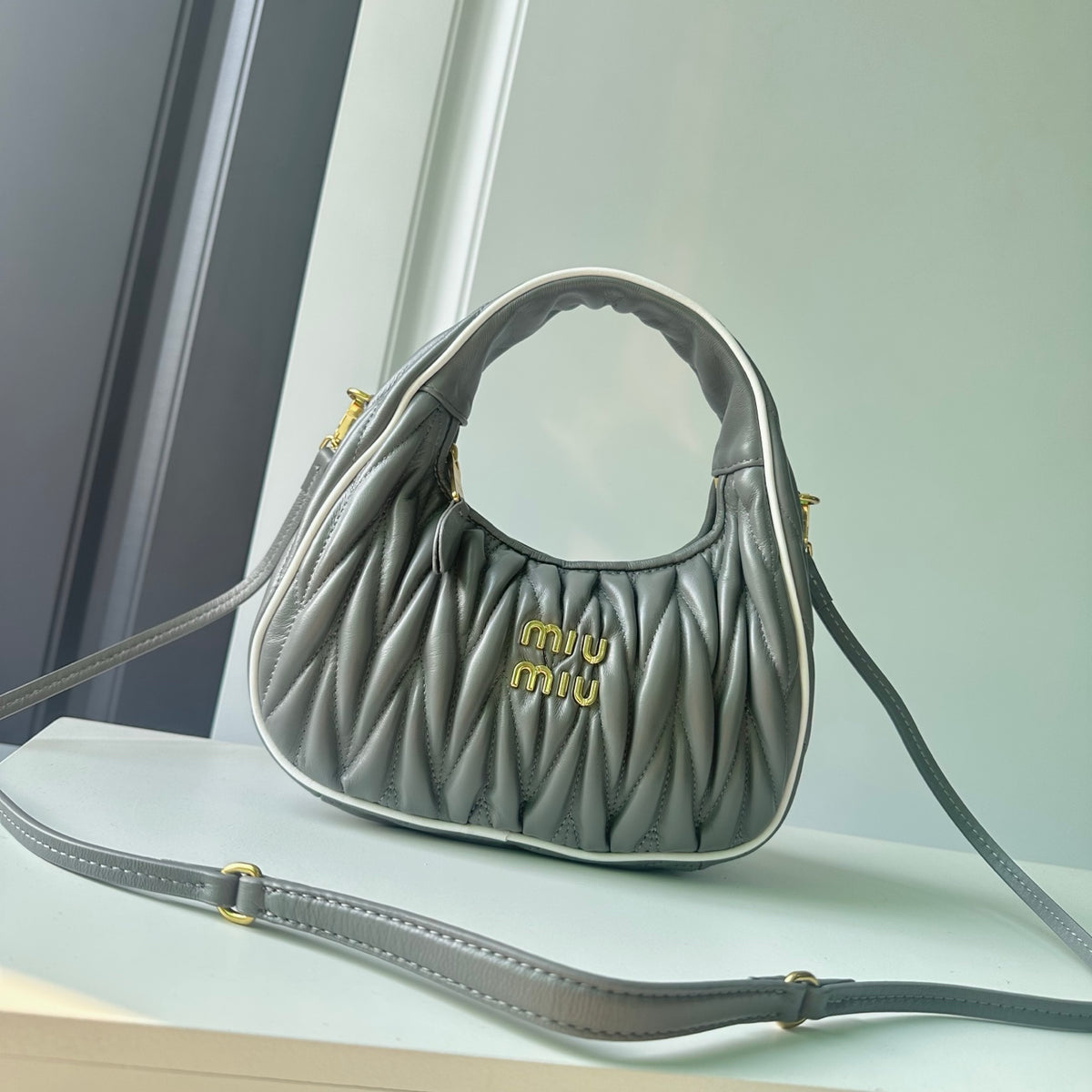 B1P46A118 Popular leather bag