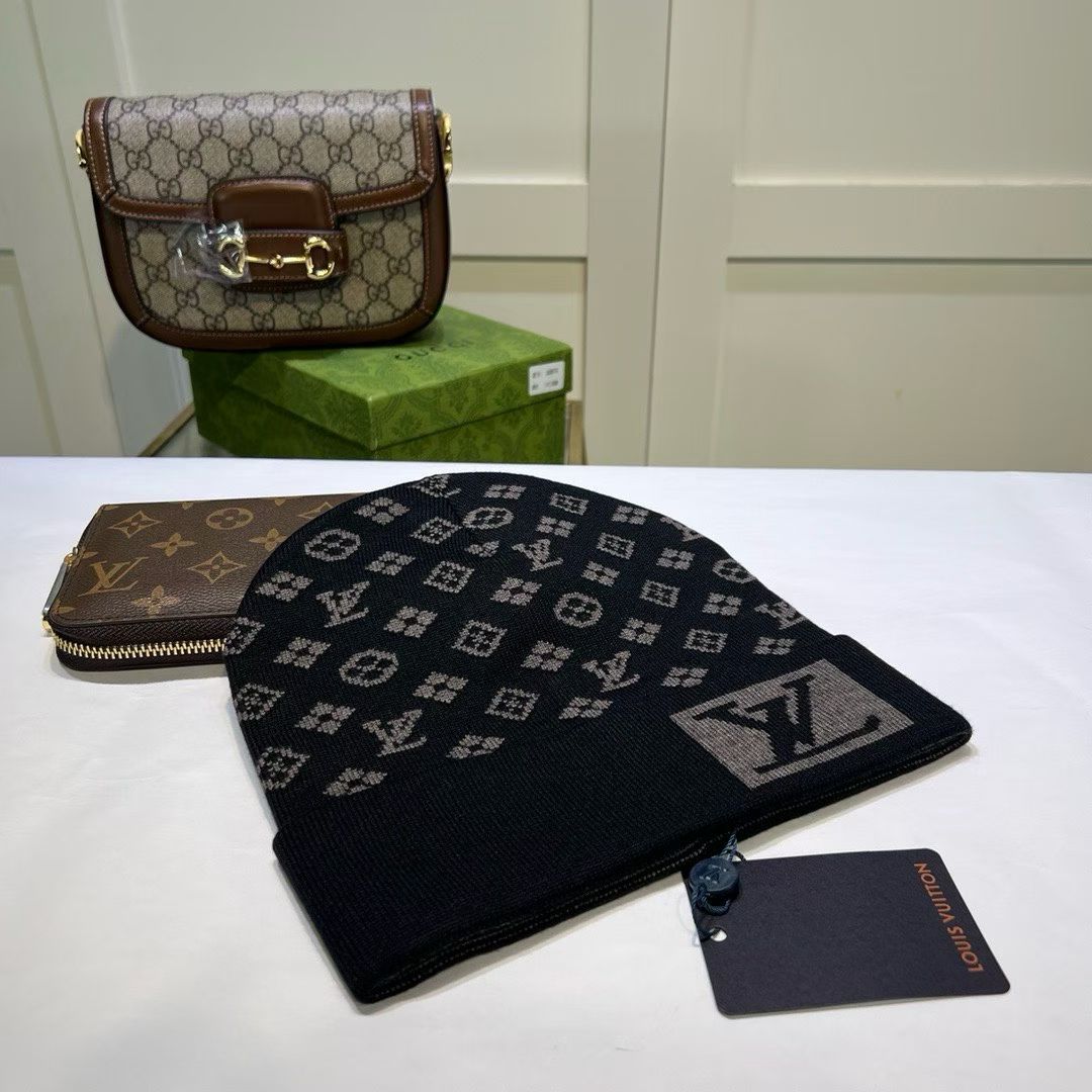 M1R86E53 Fashion hats