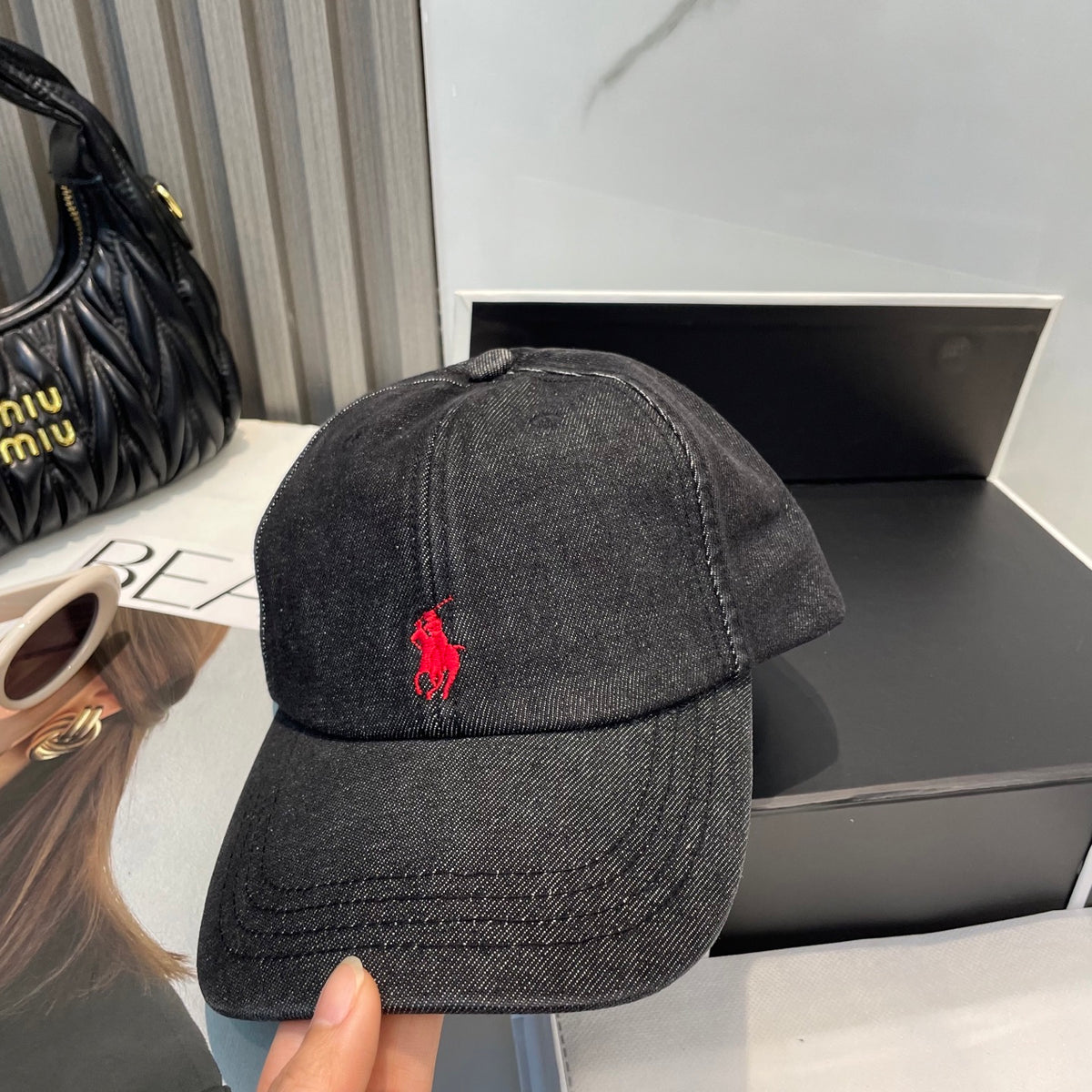 M1Q105A104 Popular hats