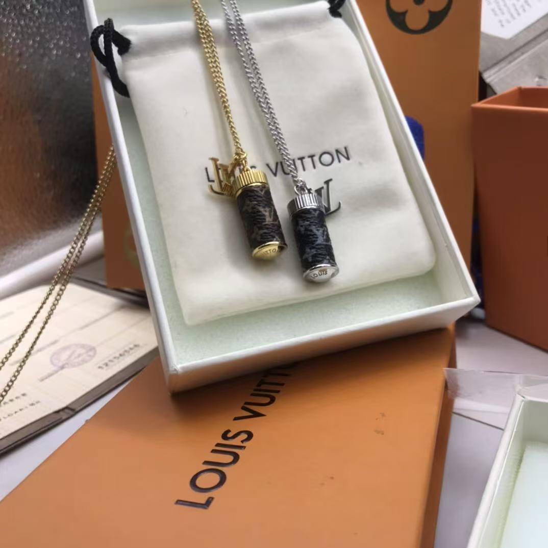 X1R86E2X Popular Necklaces