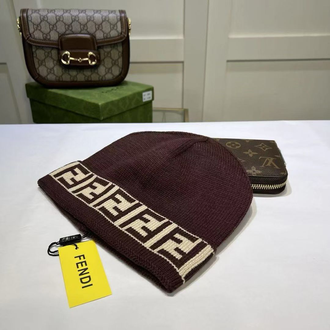 M1R86F44 Fashion hats