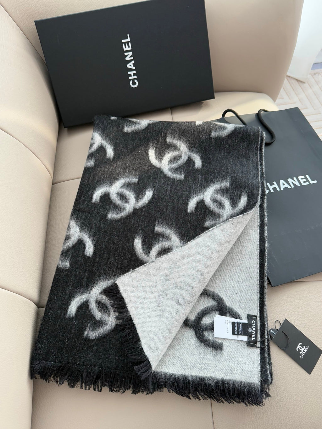W1R86C115 Fashion cape