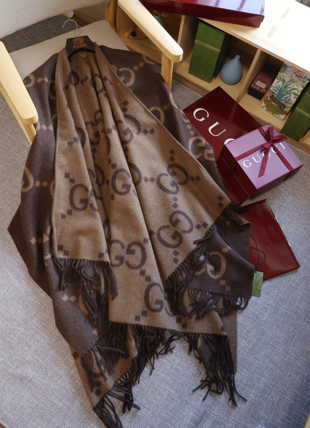 W1R106B26 Fashion cape