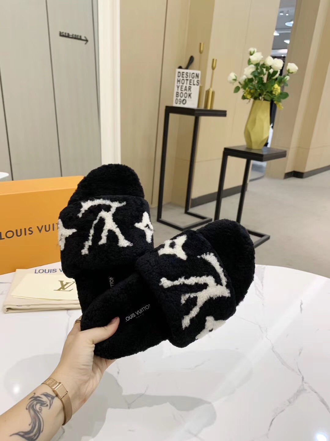 Z2P106E20 Fashion high-quality shoes