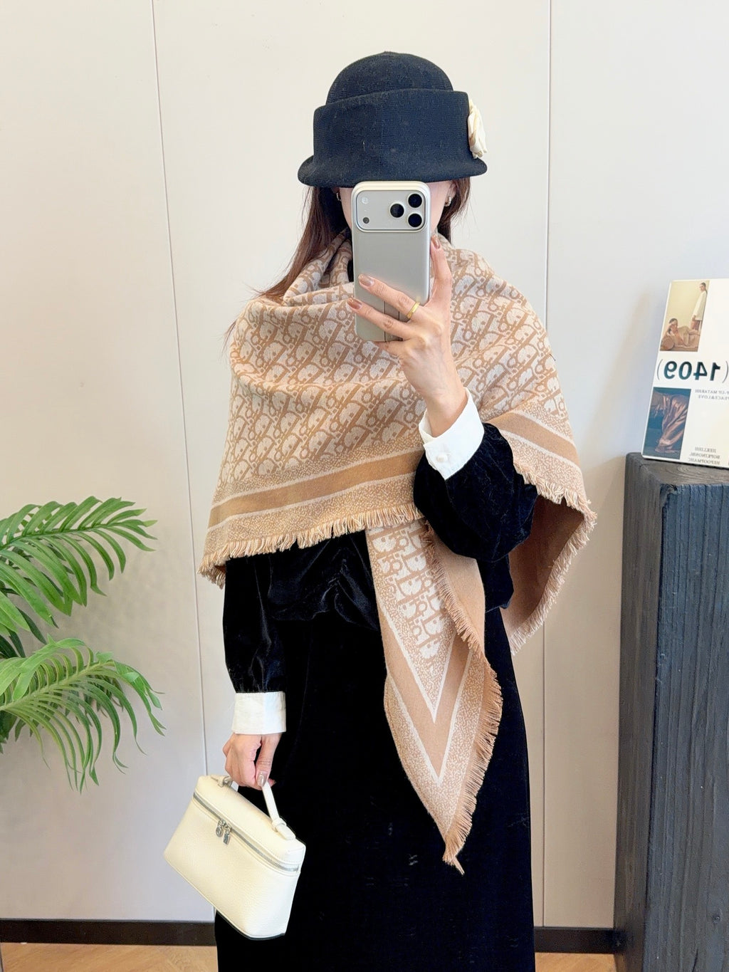 W1R86D101 Fashion Triangular shawl
