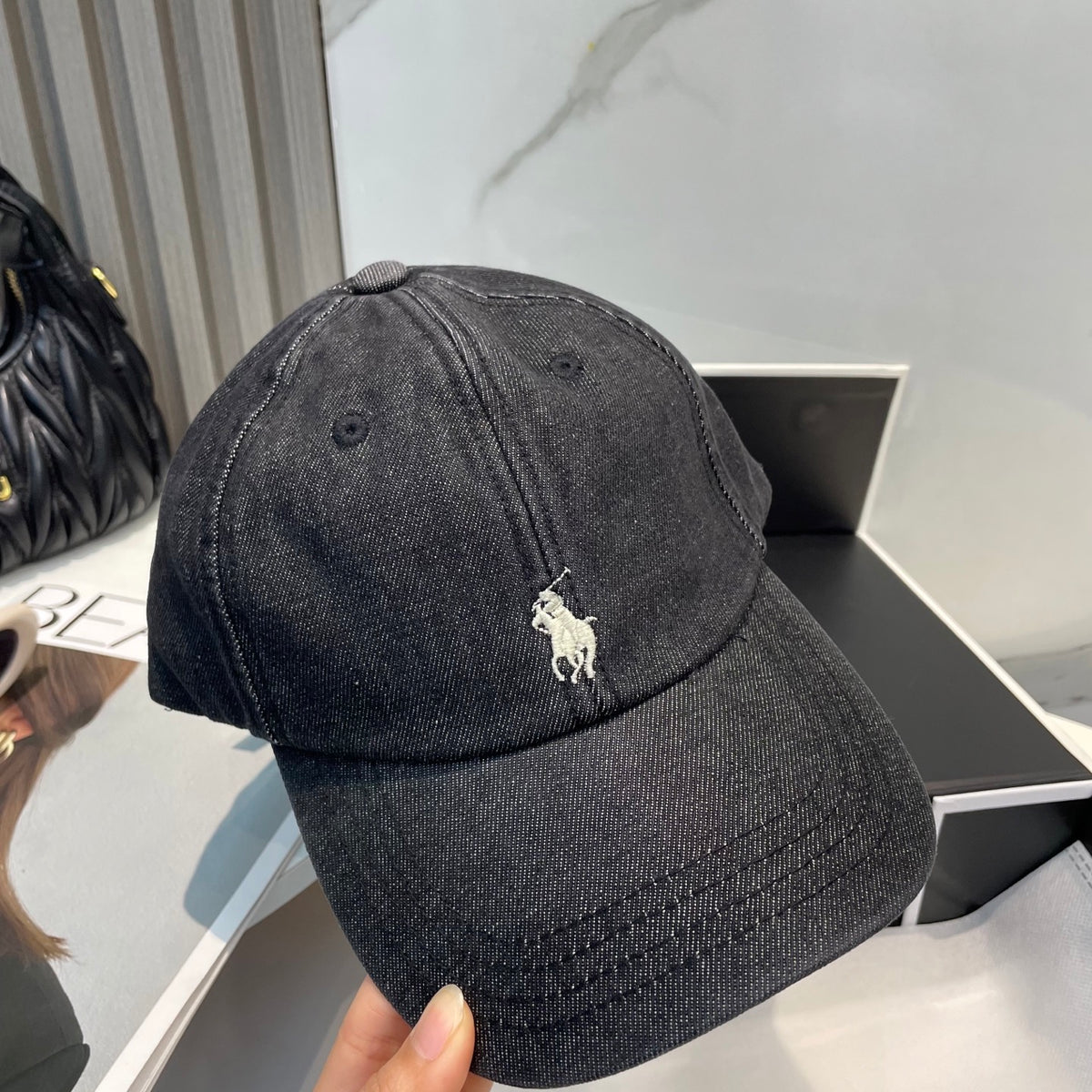 M1Q105A104 Popular hats