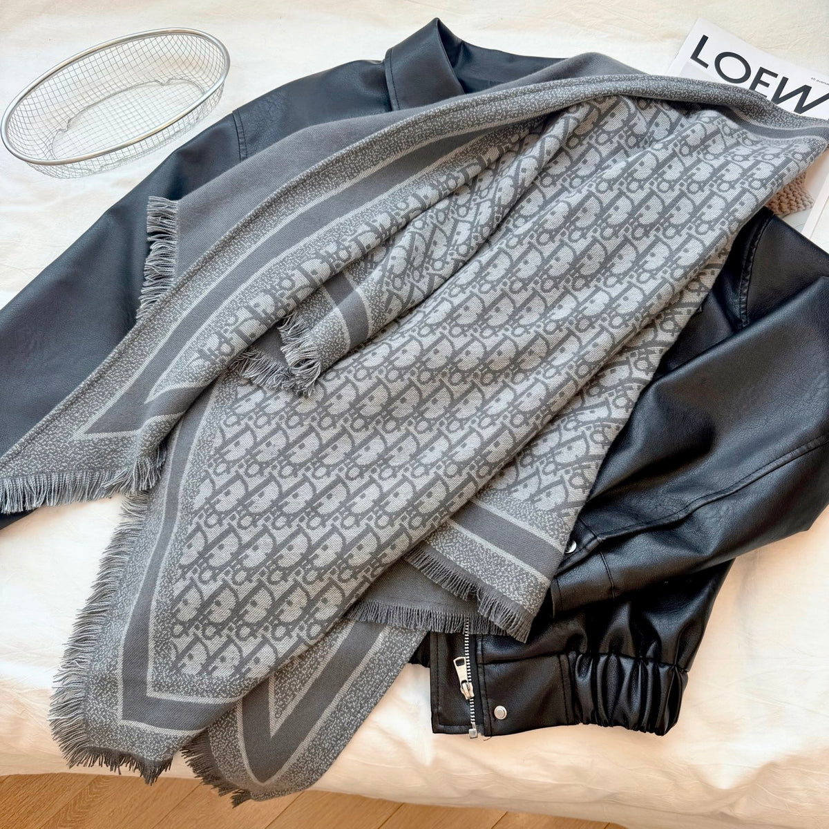 W1R86D101 Fashion Triangular shawl