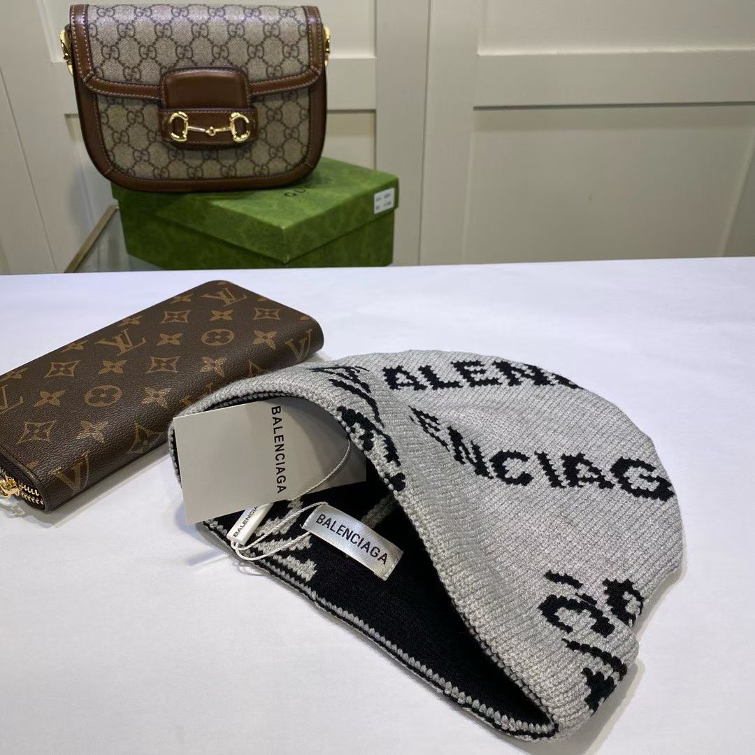 M1R86J97 Fashion hats