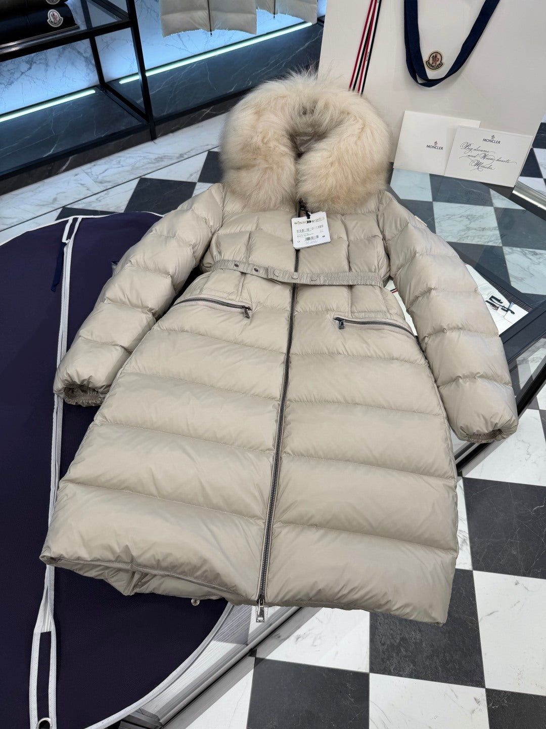 U3R106A4 Fashion down jacket （With a belt）