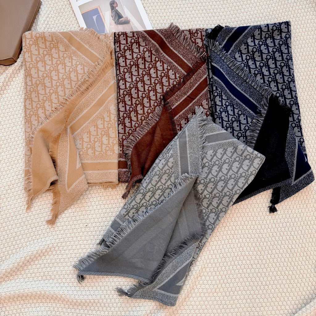 W1R86D101 Popular Triangular shawl