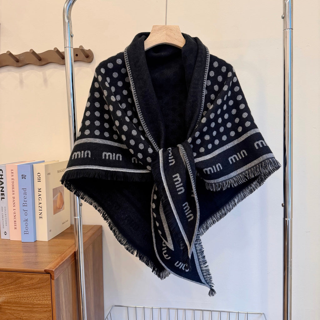 W1R86A100 Fashion Triangular shawl