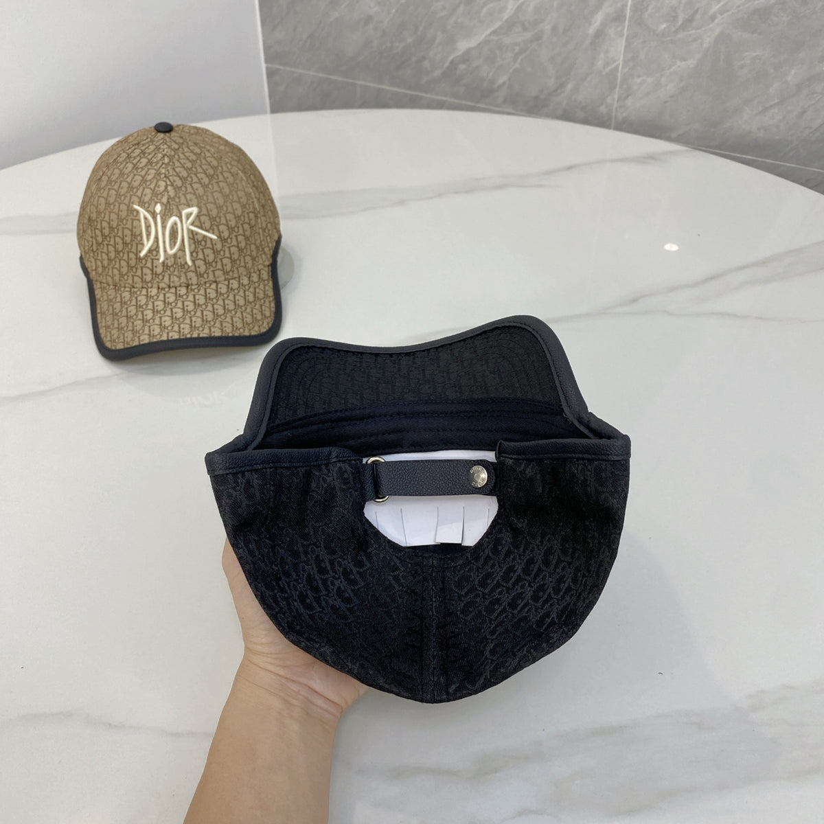 M1R86D111 Popular hats