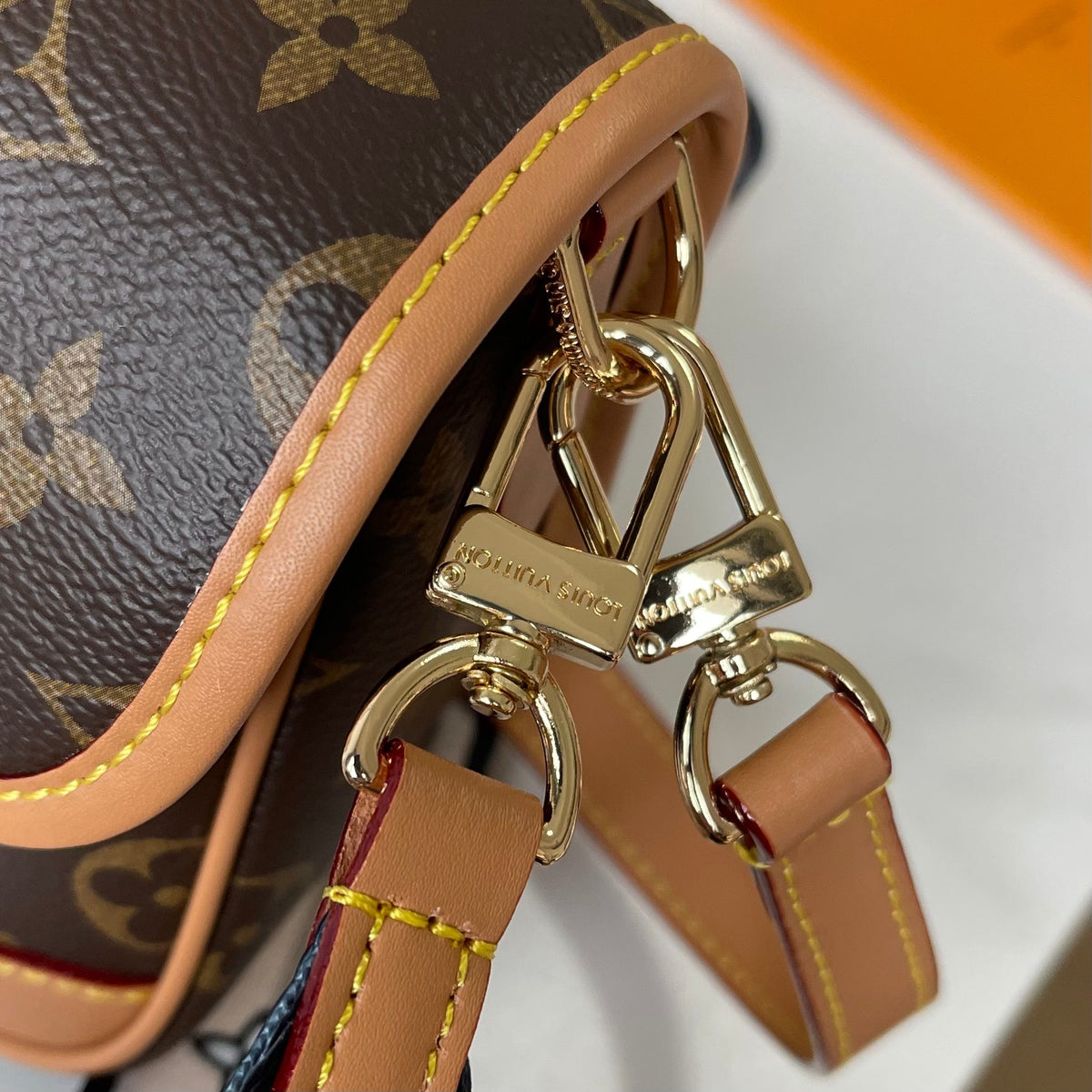 136PE38B Popular leather bag