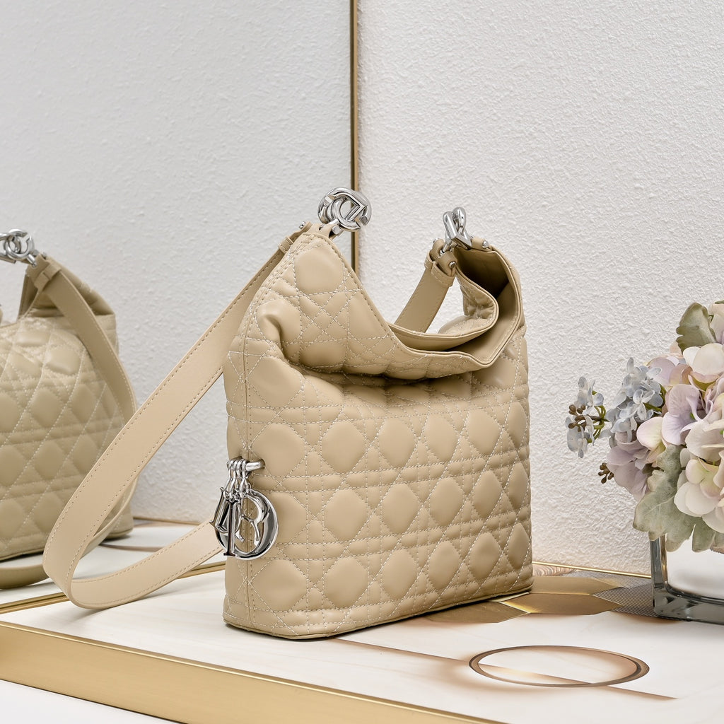 B1N96D35 Popular leather bag