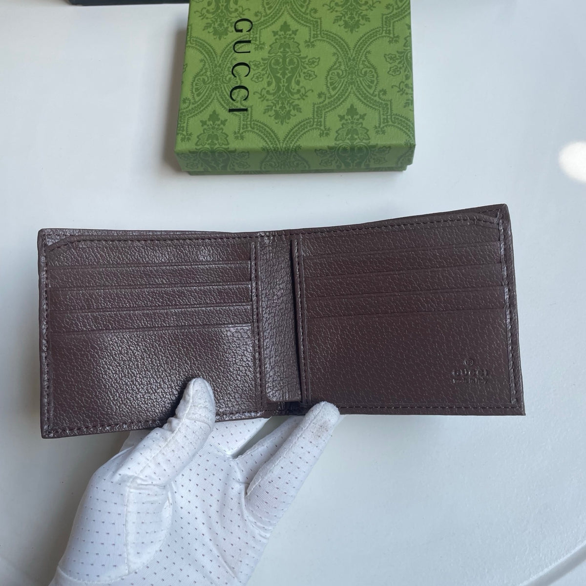 B1X46B7 Popular leather wallets ( with full packaging )