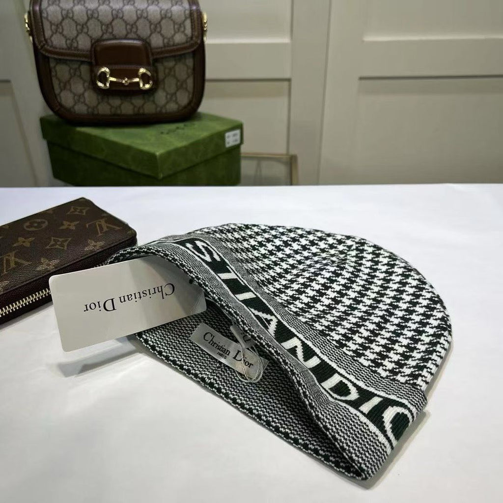 M1R86D57 Fashion hats