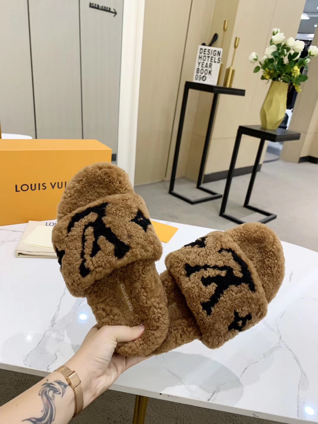 Z2P106E20 Fashion high-quality shoes