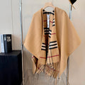 W1R86R61 Fashion cape