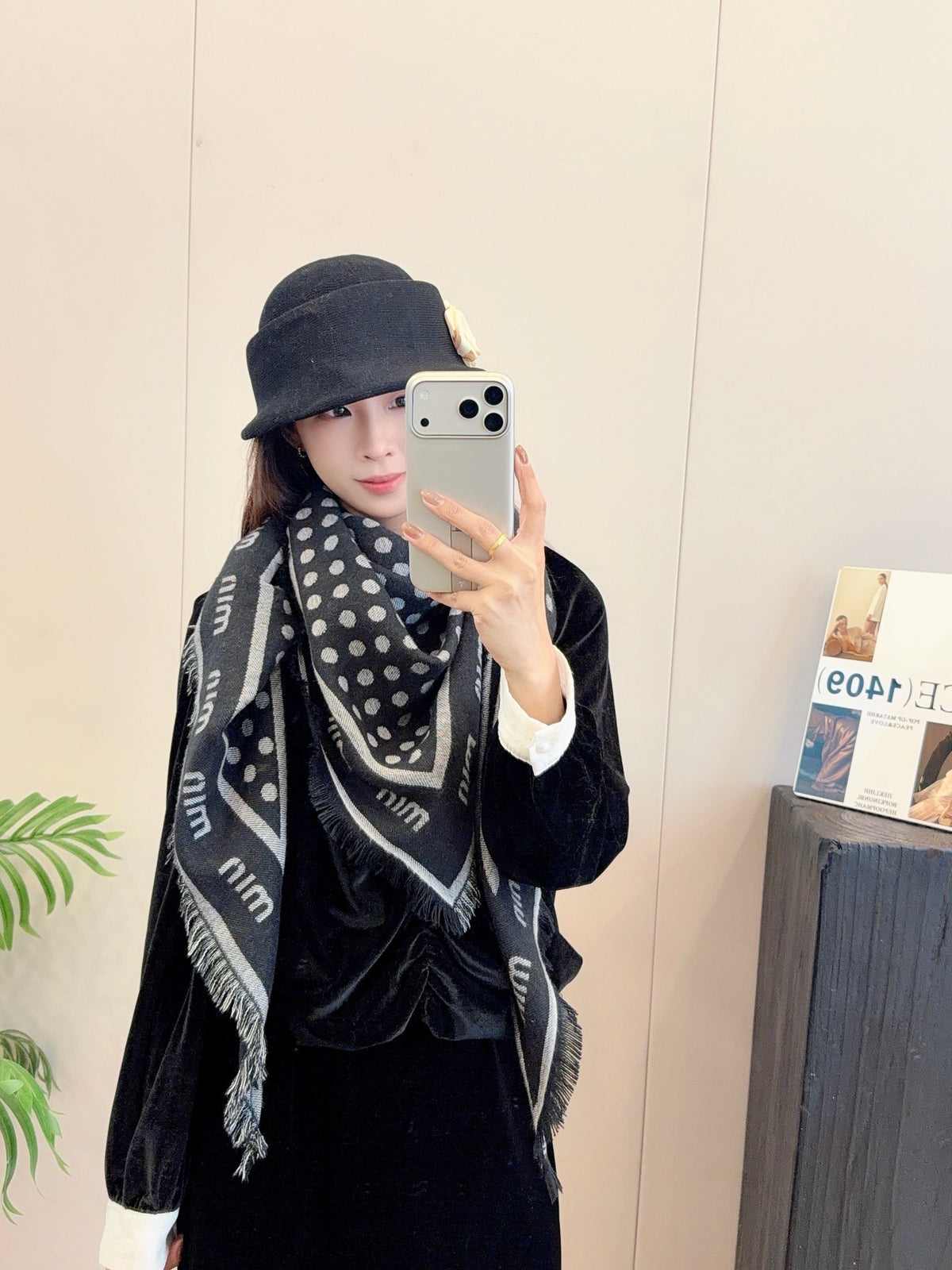 W1R86A100 Fashion Triangular shawl