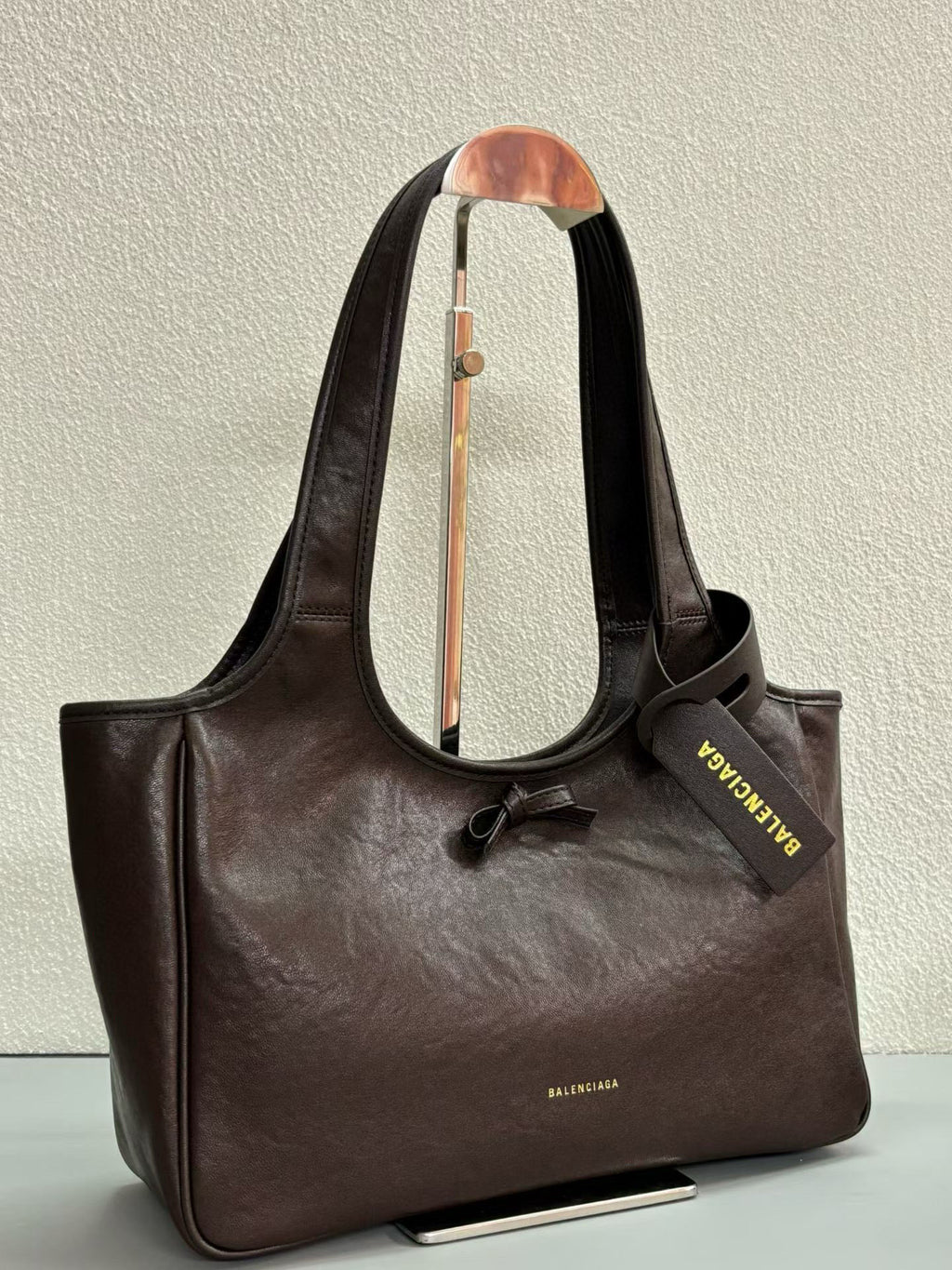 B1P46J143 Popular leather bags