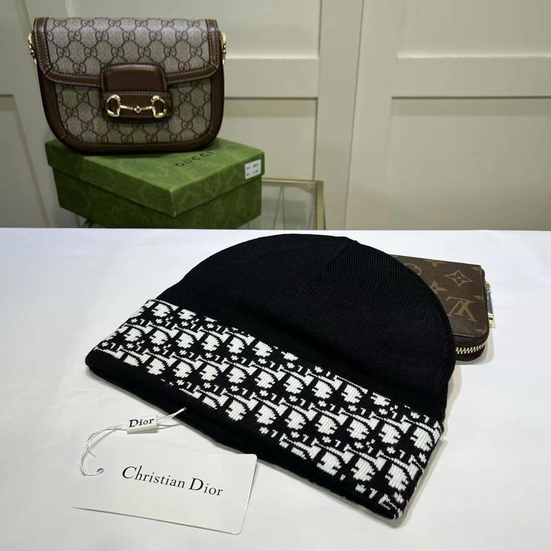 M1R86D37 Fashion hats