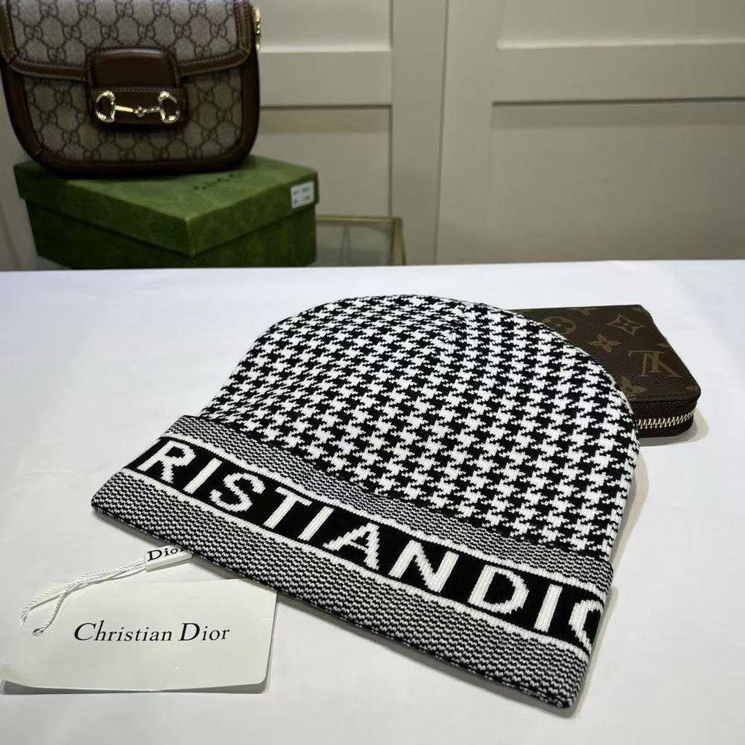 M1R86D57 Fashion hats